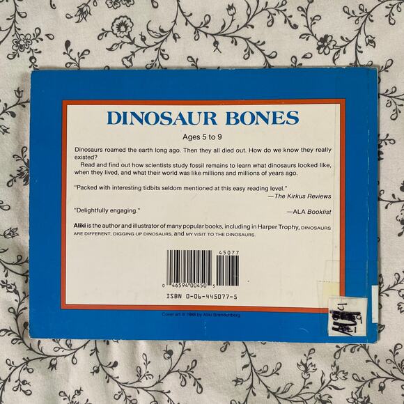 Vintage 1988 Dinosaur Bones Paperback Book - Picture 2 of 6